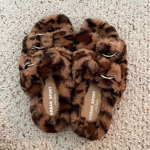 J/slides leopard slides